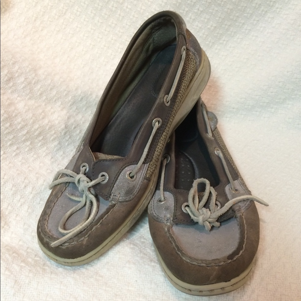 Sperry size 8 flats, minor wear.